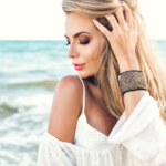 10 Simple Beach Makeup Look For A Natural Glow